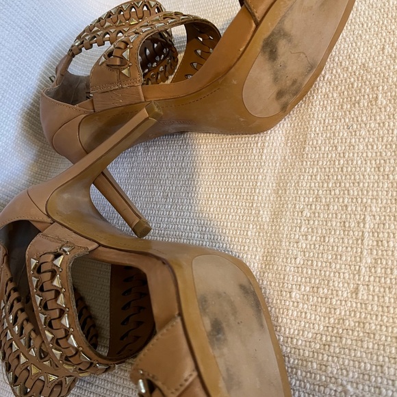 VINCE CAMUTO SEXY STUD SANDAL SIZE 9 - Picture 6 of 9
